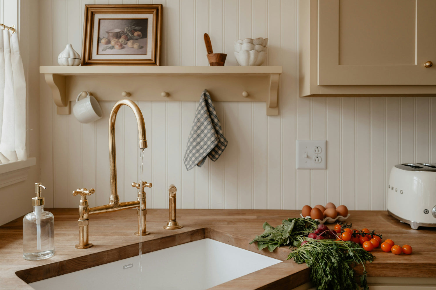 Kitchen & Dining